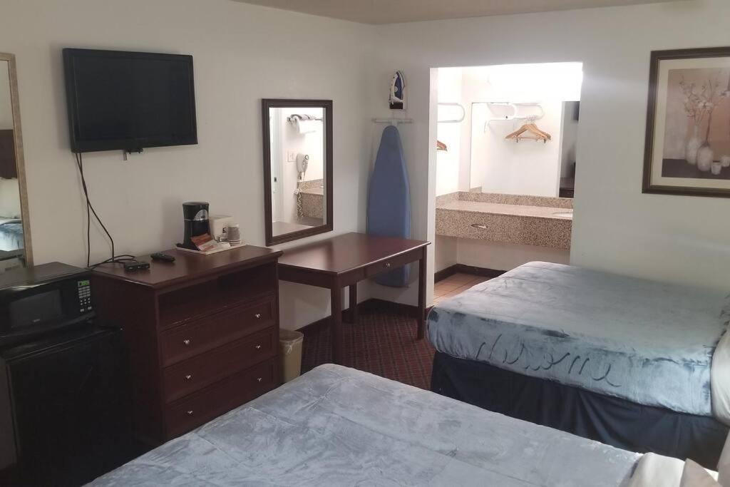 Hotel 2 Queen Beds Hotel Room 222 Wi-Fi Hot Tub Booking Stillwater Eksteriør billede