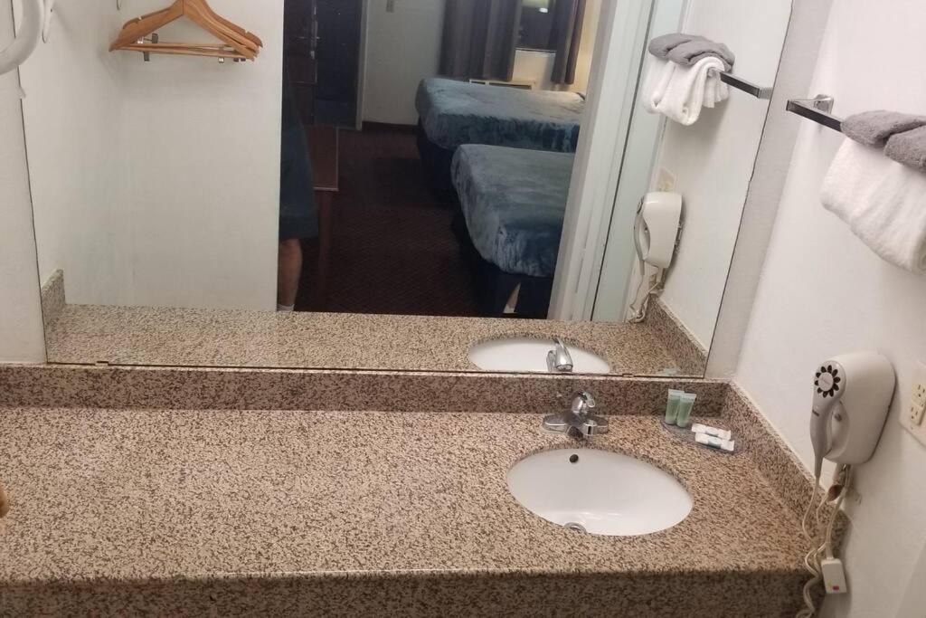 Hotel 2 Queen Beds Hotel Room 222 Wi-Fi Hot Tub Booking Stillwater Eksteriør billede