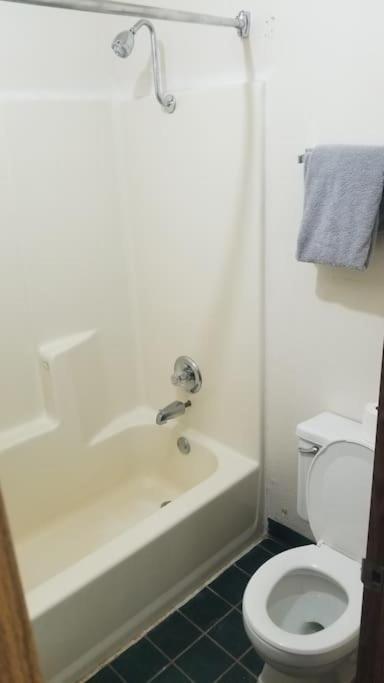 Hotel 2 Queen Beds Hotel Room 222 Wi-Fi Hot Tub Booking Stillwater Eksteriør billede