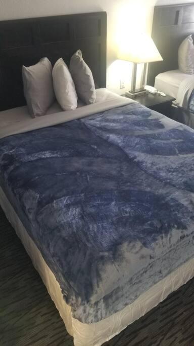 Hotel 2 Queen Beds Hotel Room 222 Wi-Fi Hot Tub Booking Stillwater Eksteriør billede