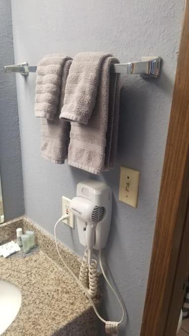 Hotel 2 Queen Beds Hotel Room 222 Wi-Fi Hot Tub Booking Stillwater Eksteriør billede
